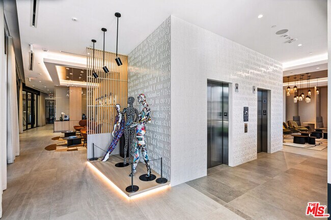 Building Photo - 2455 Overland Ave