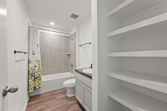 Building Photo - 5210 Twin Acorn Ct