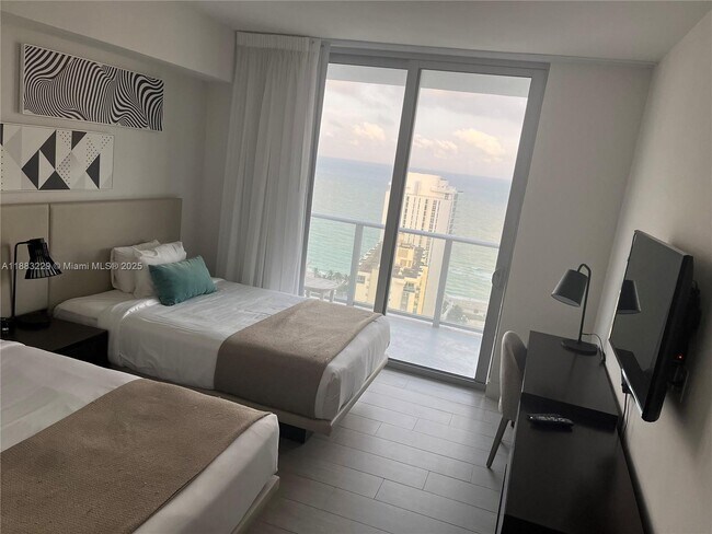Building Photo - 4010 S Ocean Dr