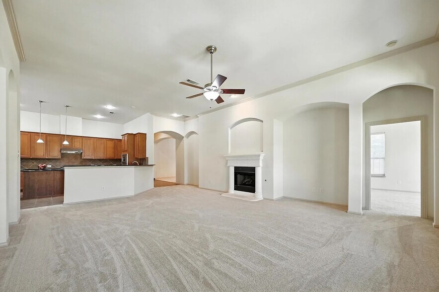 Building Photo - Room in House on Smoke Tree Dr