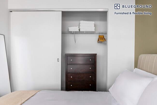 Building Photo - 601 W Jackson Blvd