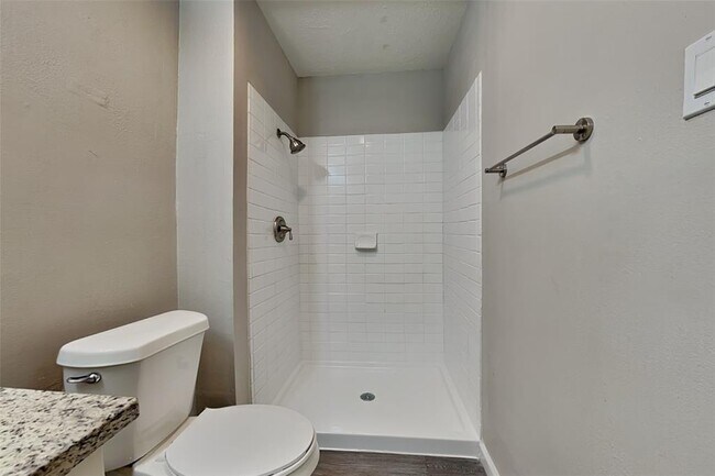 Building Photo - 18311 Navajo Trail Dr