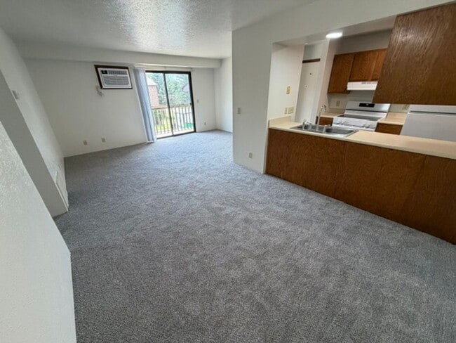 Building Photo - 2211 Spansail Dr