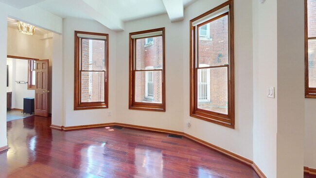 Building Photo - 1814 Park Rd NW