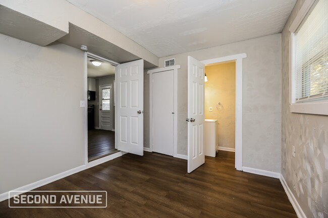 Building Photo - 4640 Suray Ave