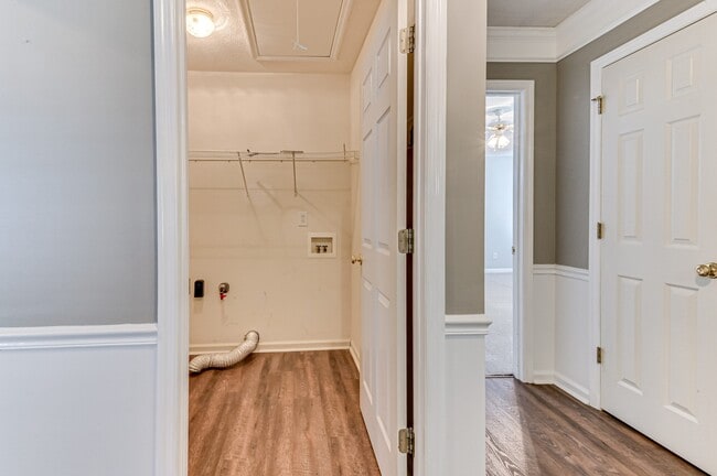 Building Photo - 490 Connemara Trail