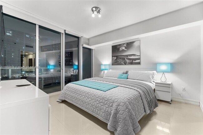 Building Photo - 485 Brickell Ave