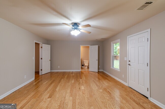 Building Photo - 705 Oxford Crest Ct NW