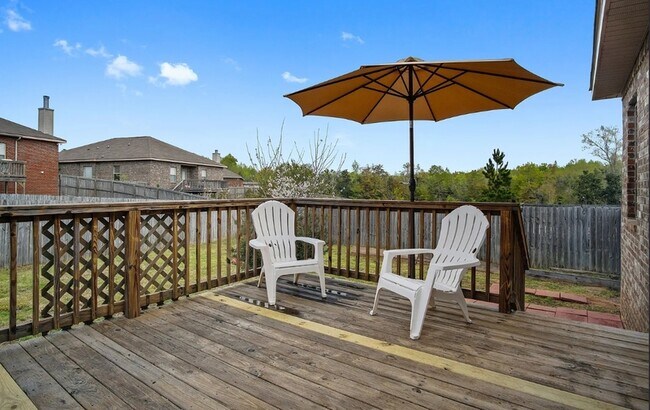 Building Photo - 2492 Bentridge Dr W