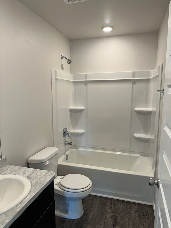 Building Photo - Three Bedroom | Two Bath Home in Shadow Valley