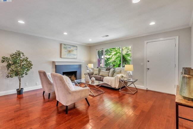 Building Photo - 544 La Copita Ct