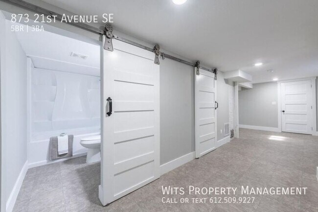 Building Photo - 873 21st Ave SE