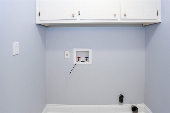 Building Photo - 667 Tara Cir SE