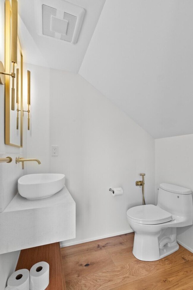 Building Photo - 4Bd/3Ba Seattle House