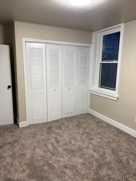 Building Photo - 709 DeKalb St