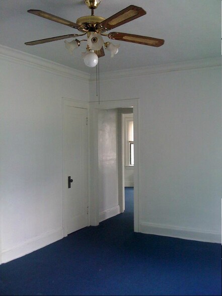 Building Photo - 392 E 147th St