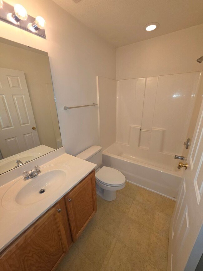 Building Photo - Townhome In Park West