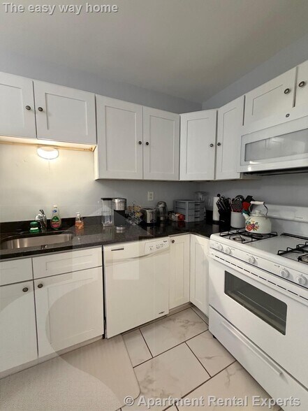 Building Photo - 15 Ives St