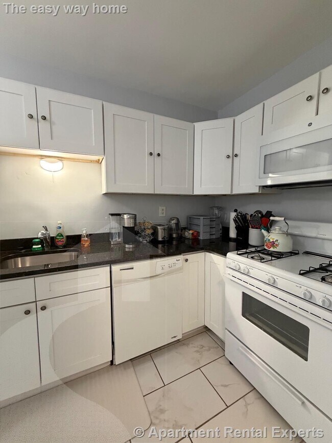 Building Photo - 15 Ives St