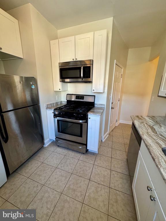 Building Photo - 445 E Fort Ave