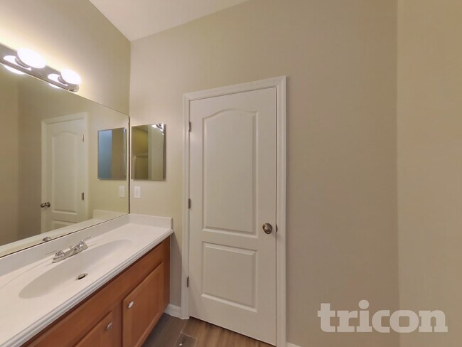 Building Photo - 502 Azalea Bloom Dr