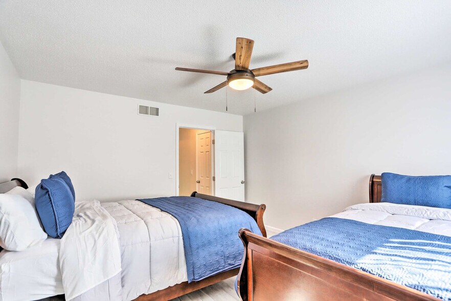 Building Photo - 6832 Woodmeadow Dr