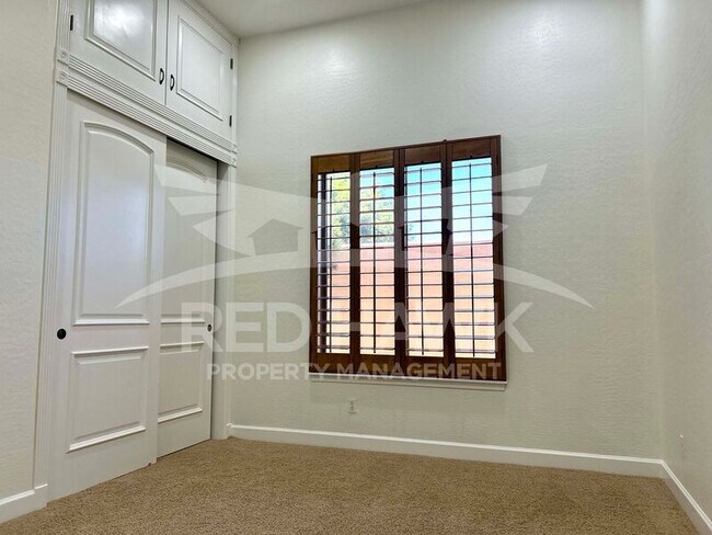 Building Photo - 1588 W Yosemite Pl