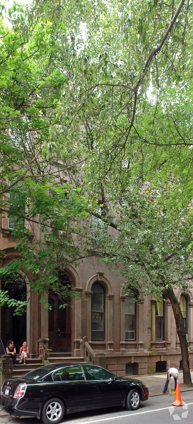Building Photo - 2006 Spruce St