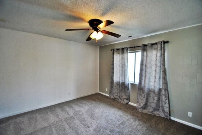 Building Photo - 65 Wilshire Heights Dr