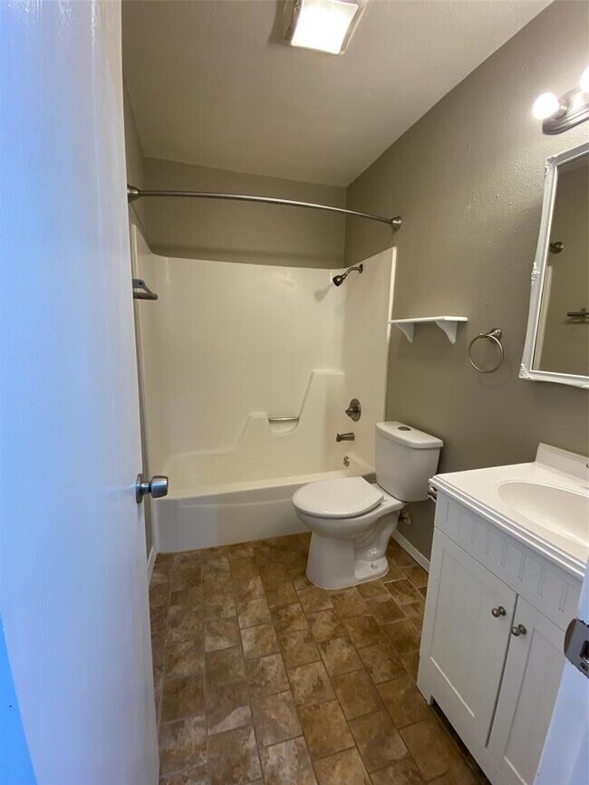 Building Photo - 3930 Leafield Dr