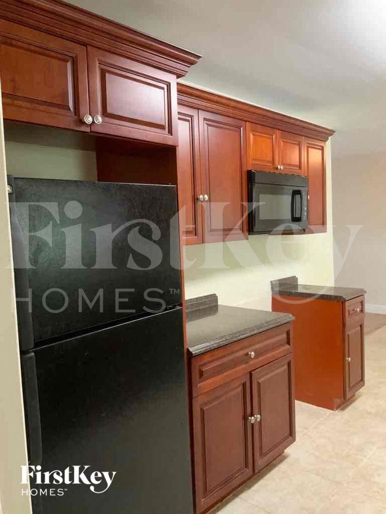 Building Photo - 727 S Pine St