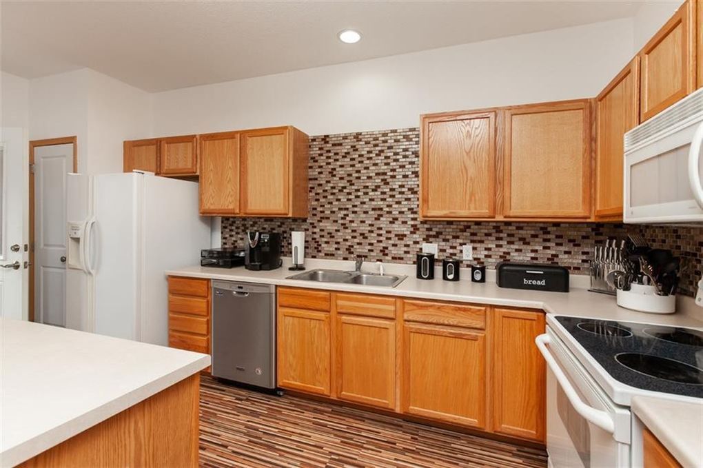 Building Photo - 1012 NE Kamies Ln