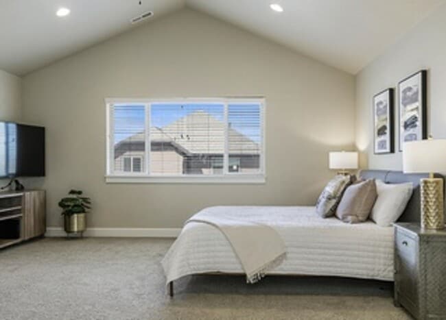 Building Photo - Beautiful home in a newer neighborhood on Bend's Eastside