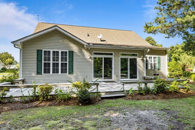Building Photo - 212 Carefree Ln