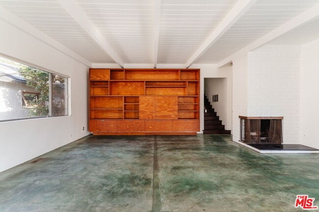 Building Photo - 2042 Sanborn Ave