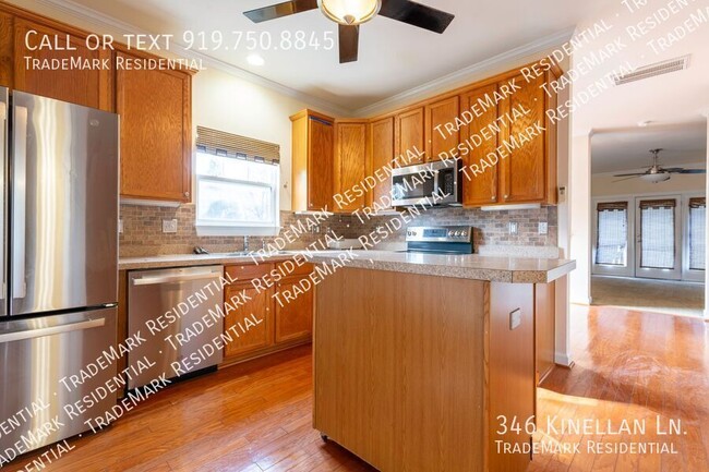 Building Photo - Spacious 4-Bedroom, 2.5-Bathroom Townhouse...