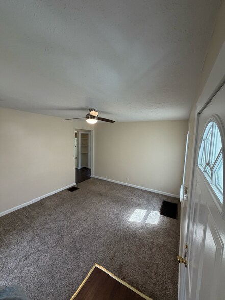 Building Photo - 2811 Narragansett Dr
