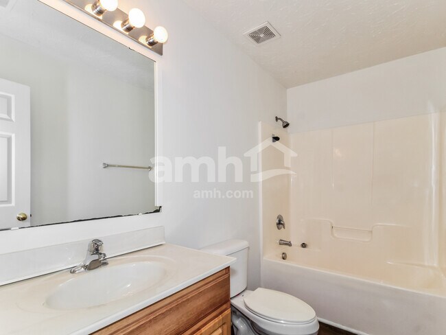 Building Photo - 9504 Huckabee Dr NE