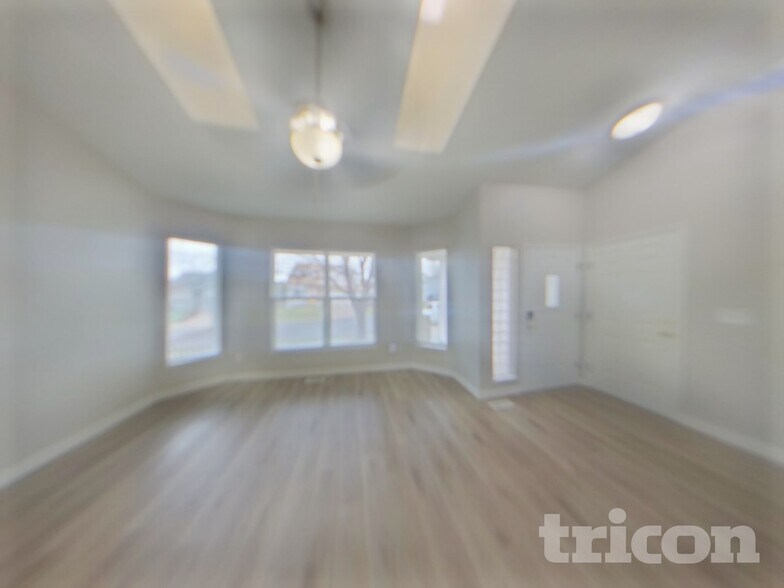 Building Photo - 5950 Fescue Dr