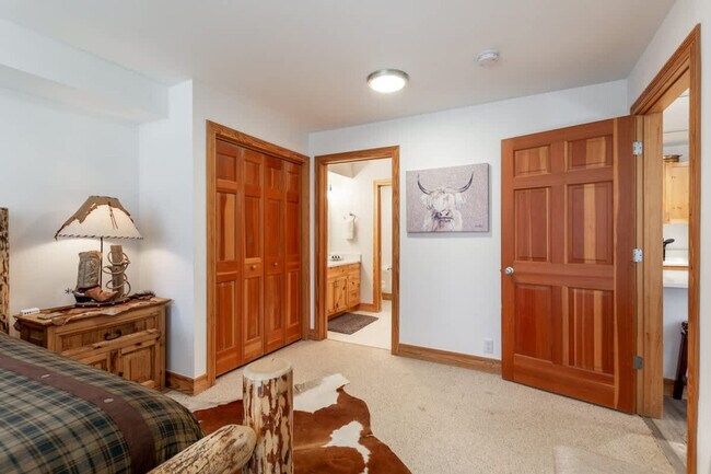 Building Photo - 2740 Shadowmoon Ln