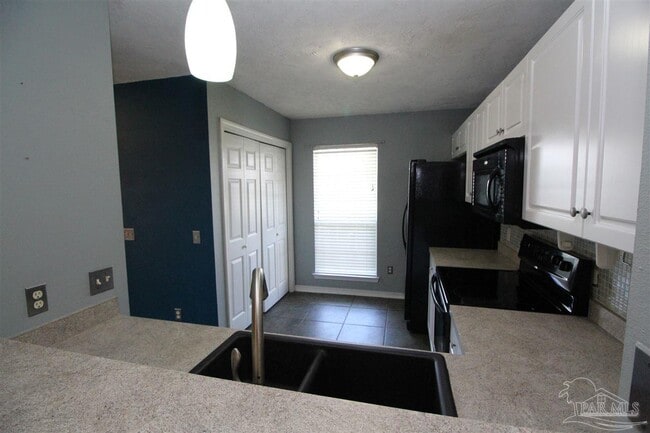 Building Photo - 7680 Chablis Cir