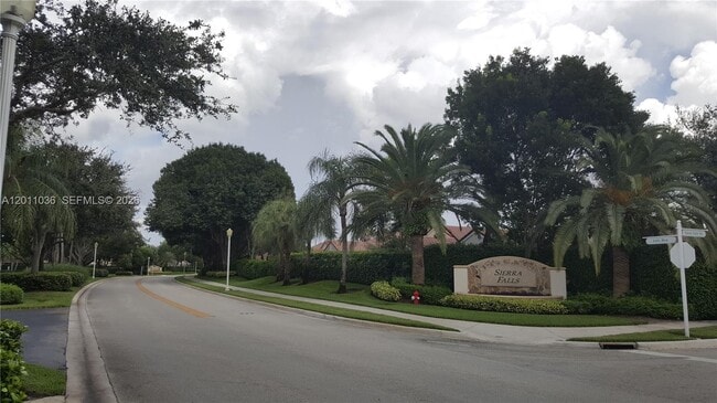 Building Photo - 897 Briar Ridge Rd