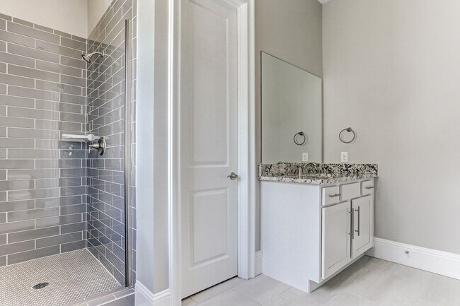 Building Photo - 4859 Benning Dr