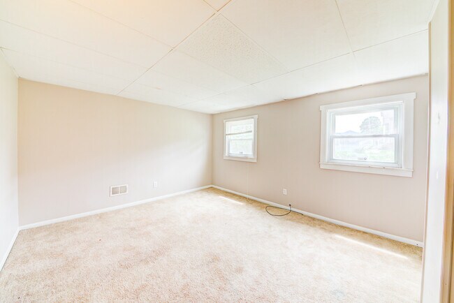 Building Photo - Available JUNE 2026  - Beautiful 3+ Bedroom Home w/ City Views!