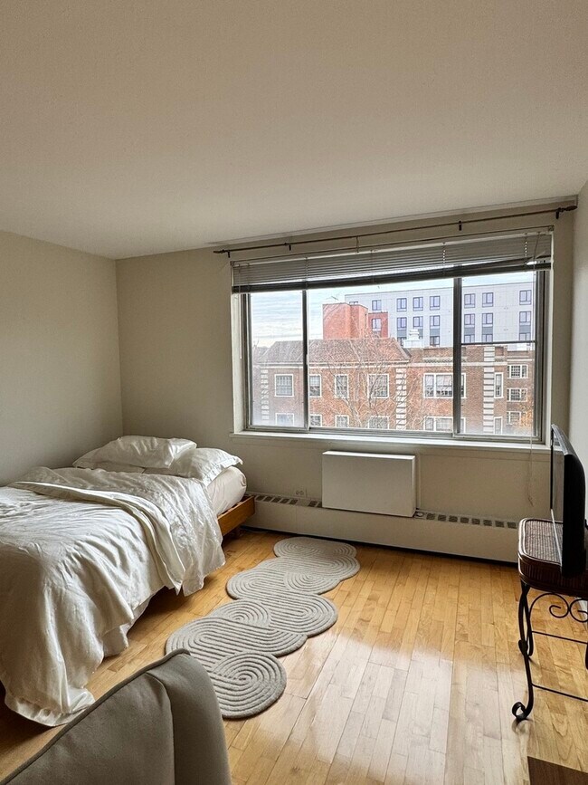 Building Photo - 201 S Maple Ave