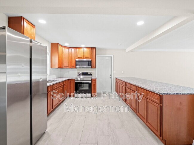 Building Photo - 7740 Pine Lake Dr