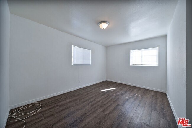 Building Photo - 642 W 109th Pl