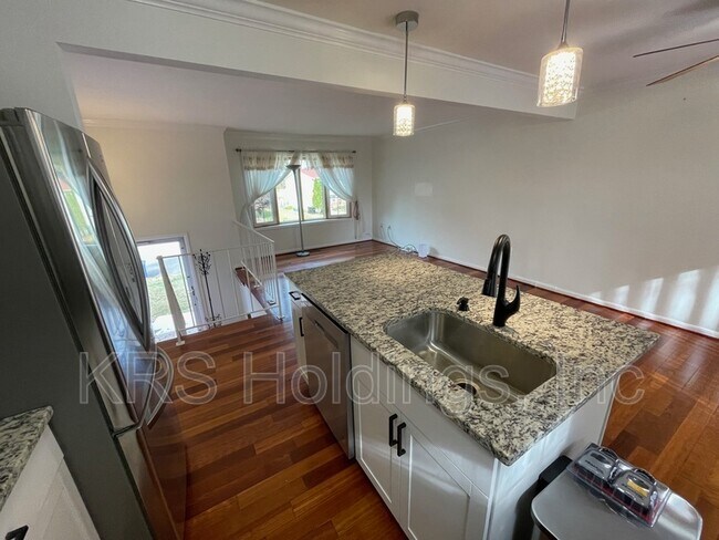 Building Photo - 5597 Shannon Ct