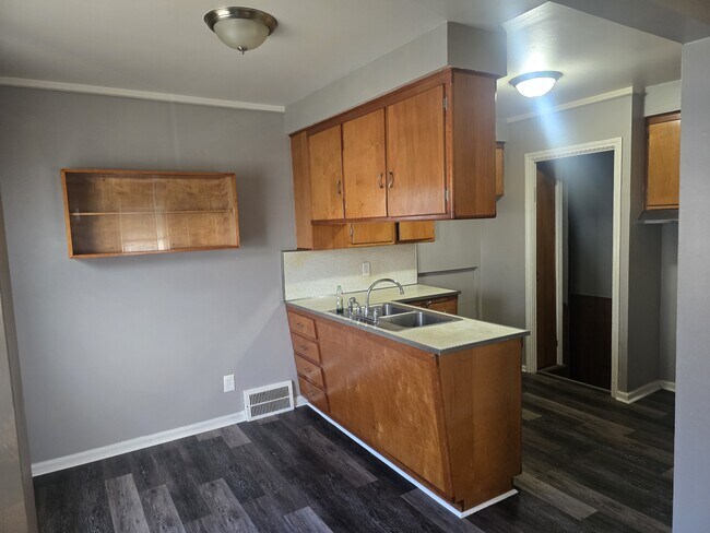 Building Photo - 19404 Kenosha St