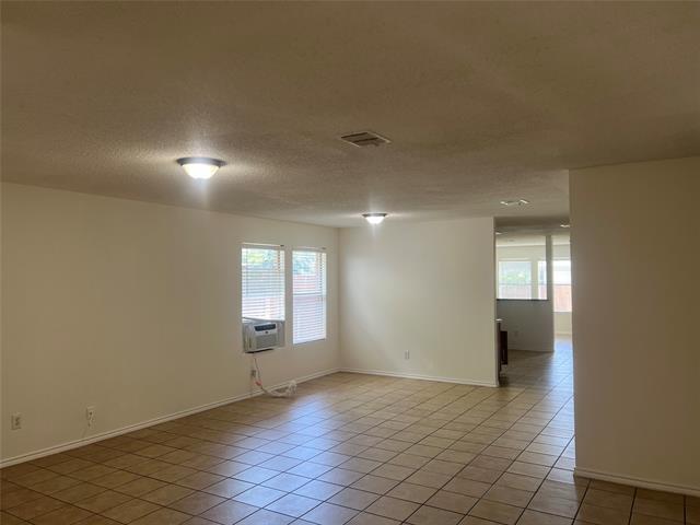 Building Photo - 2329 Live Oak Dr